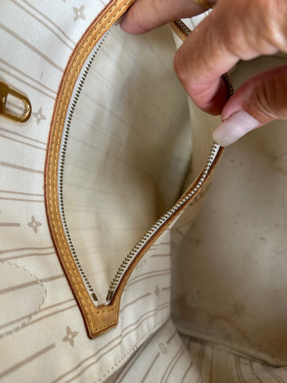 AUTHENTIC Louis Vuitton Neverfull Azur mm🩵 - Picture 6 of 14
